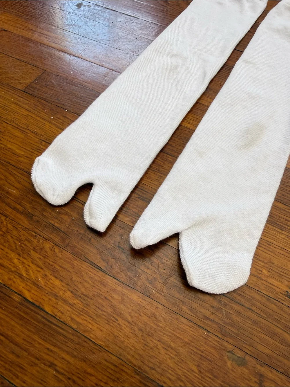 ✿ White Tabi Split Toe Crew Socks • Cotton Blend • New